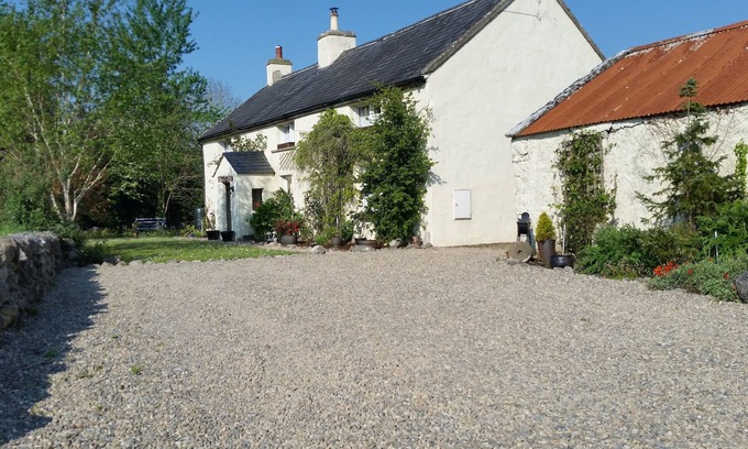 Shanavooneen Cottage | Beautiful 300 year old traditional country cottage