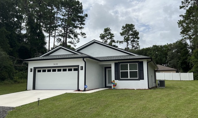 Orange City House | Beautiful 3Br 2Ba Cozy, Dog Friendly Home