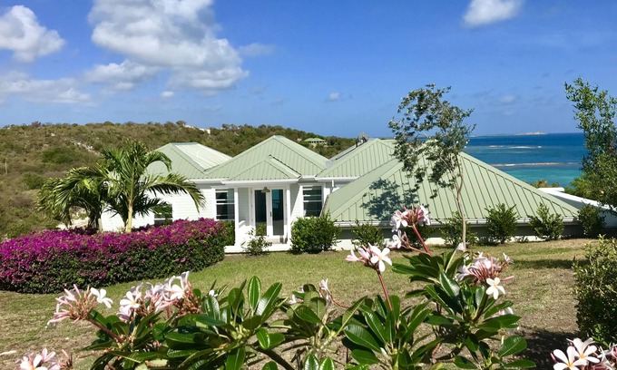 Willikies Villa | Beautiful 4 Bedroom Waterfront villa in Long Bay, Antigua
