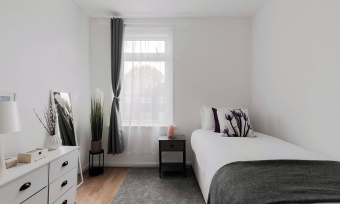 Plaistow South House | Beautiful 4-Bed House with garden in london