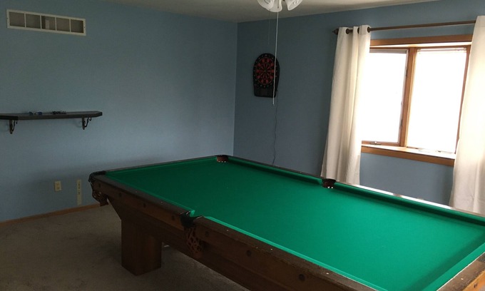 Glendale House | Beautiful 4 Bedroom 2.5 Bath with a pool table