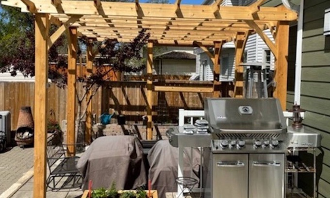 Saskatoon Downtown House | Beautiful 4 bedroom home backing on park