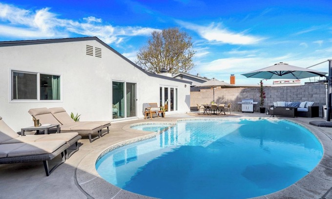 Lincoln Acres House | Beautiful 4-bedroom house with pool in Sunny San Diego