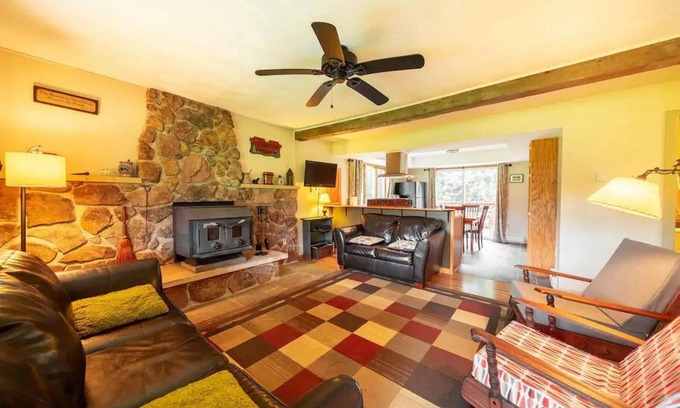 Harman House | Beautiful 4-bedroom house in peaceful Dryfork with WiFi.
