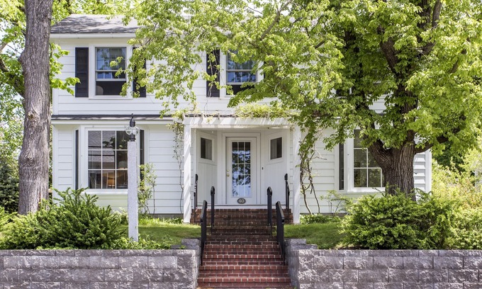 Kennebunkport House | Beautiful 4 BR House & 2 BR Cottage on Ocean Avenue near Dock Square
