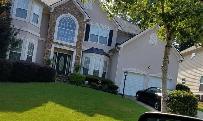 Cliftondale House | Beautiful 5 Bedroom Home With 4 Full Bathrooms in Fabulous Atlanta