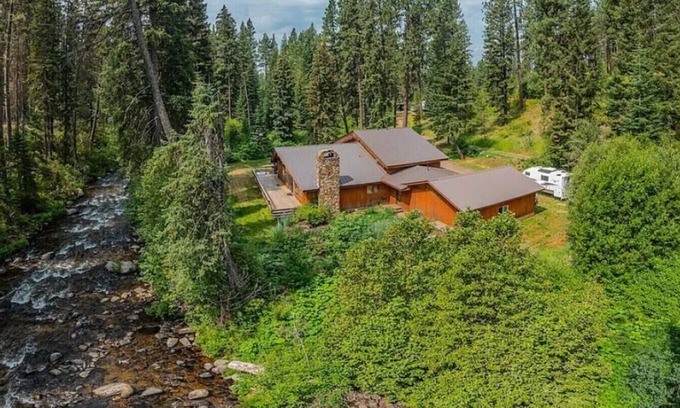 New Meadows House | Beautiful 5 Bedroom 4 Bath Home with Hot Tub