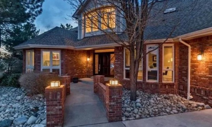 Northridge House | Beautiful 5BR home on 1 acre in Highlands Ranch perfect for families