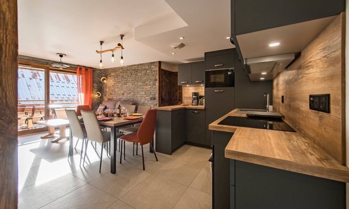 Saint-Sorlin-d'Arves Apartment | Beautiful 6-person top of the range flat with two sunny terraces in the heart of the village