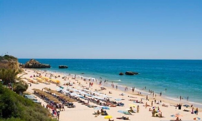 Olhos D'Agua Villa | Beautiful 7 bedroom Villa Torre, large pool, Albufeira, near the beach and Strip