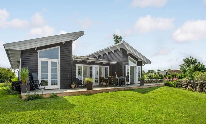 Vang House | Beautiful and modern furnished luxury holiday home with many nice details, good light and open beams