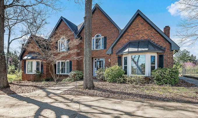 Steele Creek House | Beautiful and Serene 5BR Oasis with Private Pond