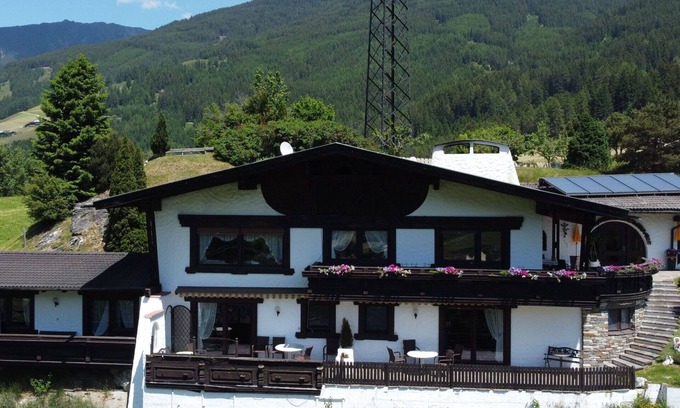 Pfons Apartment | Beautiful apartment for 5 people with TV, terrace, panoramic view and parking