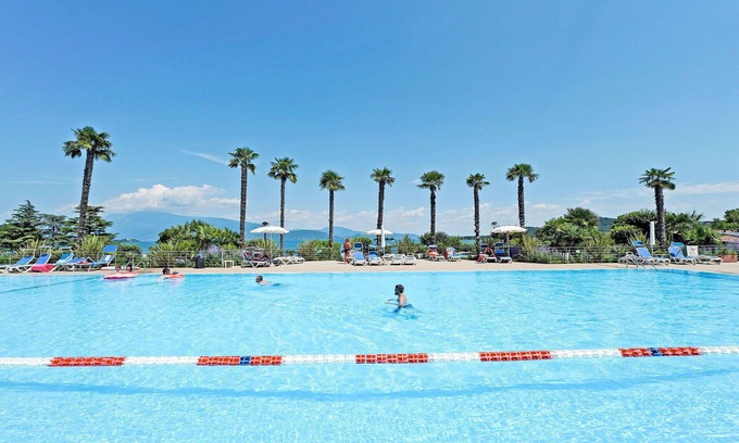 Manerba del Garda Apartment | Beautiful apartment for 5 people with A/C, pool, WIFI, TV, terrace and pets allowed