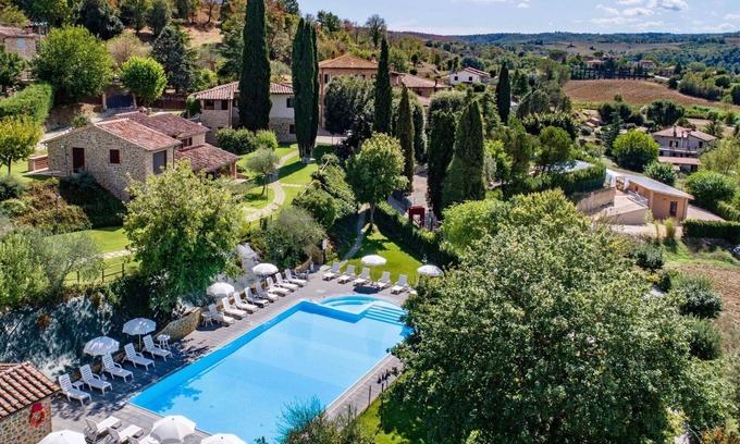 Popoltaio-Schiacciato Villa | Beautiful apartment in villa for 8 guests with WIFI, A/C, pool, TV, patio and parking
