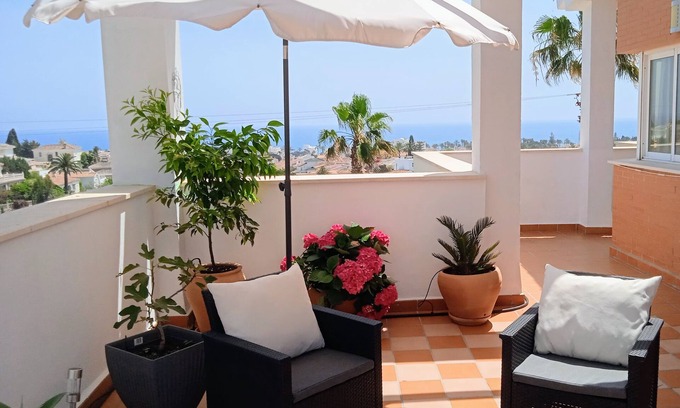 Caleta de Velez Apartment | Beautiful apartment with sea view, pool and golf course