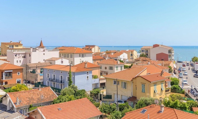 Cros-de-Cagnes Apartment | Beautiful apartment for 6 guests with A/C, WIFI, TV, terrace and pets allowed