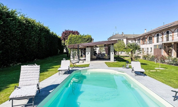 Castell'Alfero Apartment | Beautiful apartment for 4 guests with pool, WIFI, TV, patio, pets allowed and parking