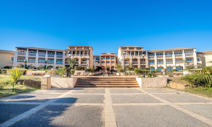 Cap Esterel Apartment | Beautiful apartment for 4 people with WIFI, pool, TV, terrace and pets allowed