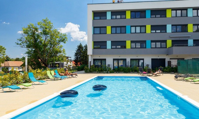 Balatonfoldvar Apartment | Beautiful apartment for 4 people with pool, WIFI, A/C, TV, terrace and parking