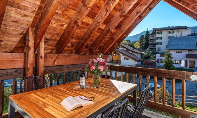 Lenzerheide Apartment | Beautiful apartment for 4 people with WIFI, pool, TV and pets allowed