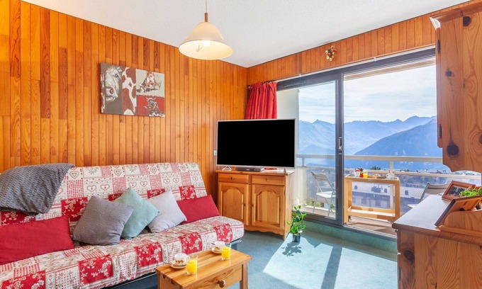 La Toussuire Apartment | Beautiful apartment for 4 people with WIFI, TV, balcony and parking