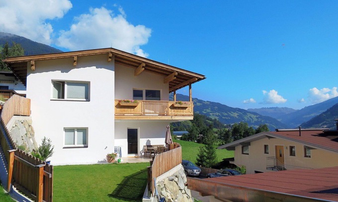 Hoarberg Apartment | Beautiful apartment for 8 guests with WIFI, TV, terrace and parking