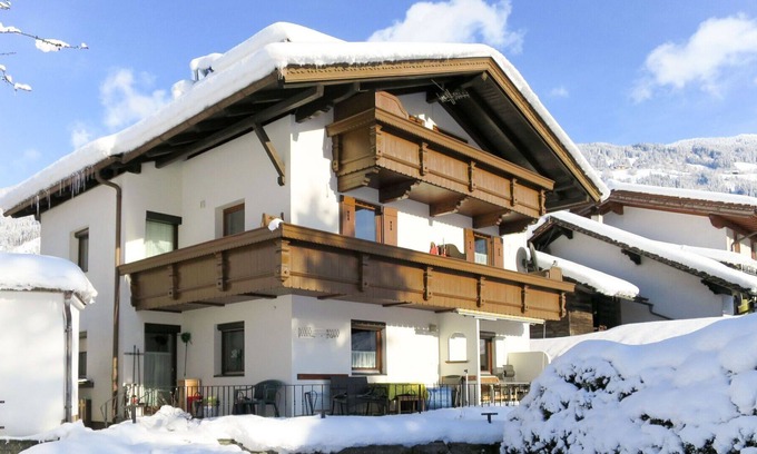 Aschau Im Zillertal Apartment | Beautiful apartment for 8 guests with WIFI, TV, balcony and parking