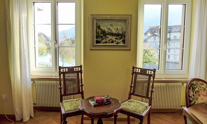 Unterseen Apartment | Beautiful apartment for 4 guests with WIFI, TV, patio and parking