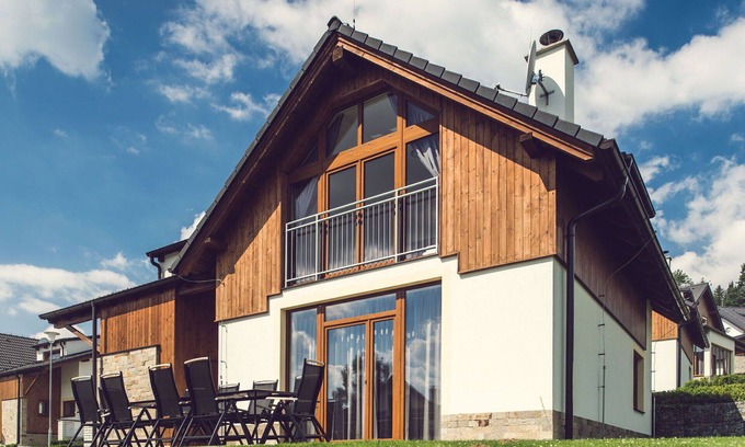 Lipno nad Vltavou House | Beautiful apartment in villa for 11 guests with WIFI, TV, terrace, pets allowed and parking