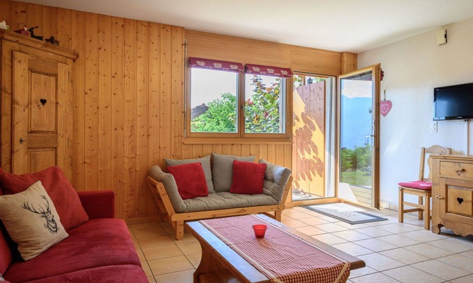 Ovronnaz Apartment | Beautiful apartment for 4 guests with WIFI, TV, terrace and parking