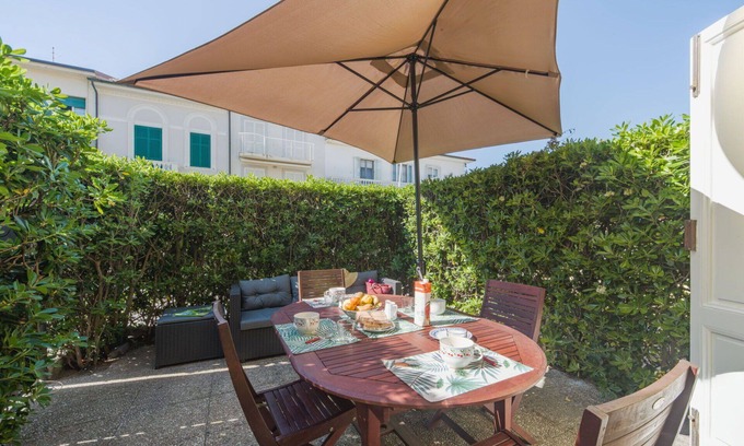 Lido di Camaiore Apartment | Beautiful apartment for 4 guests with A/C, WIFI, TV and patio