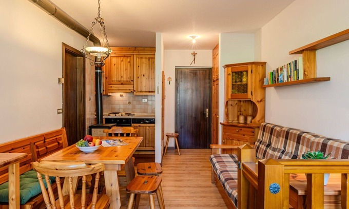 Pinzolo Apartment | Beautiful apartment for 8 guests with TV, panoramic view and parking