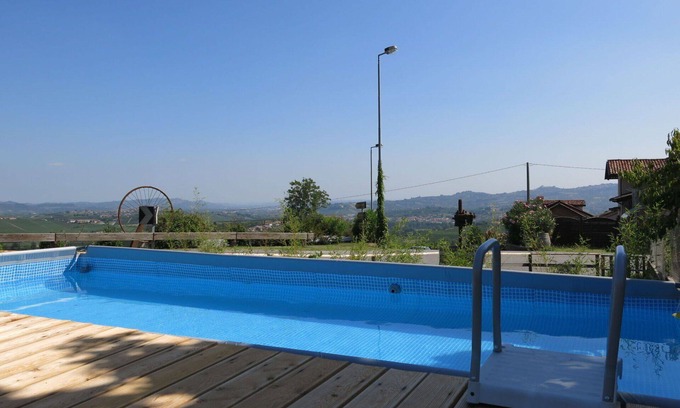 La Morra Apartment | Beautiful apartment for 2 people with WIFI, pool, TV, patio and pets allowed