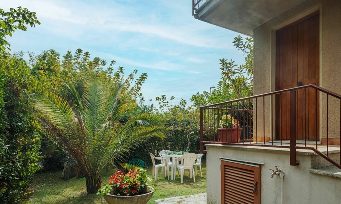 Marina di Pietrasanta Apartment | Beautiful apartment for 5 guests with WIFI, A/C, TV, balcony and pets allowed