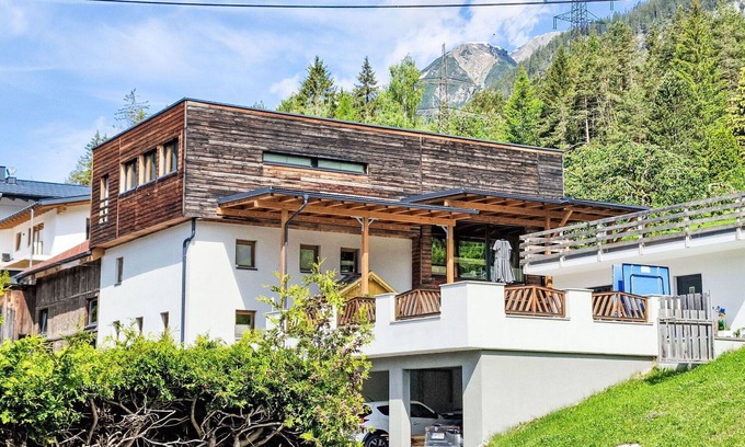Flirsch Apartment | Beautiful apartment for 5 guests with WIFI, TV, patio, pets allowed and parking