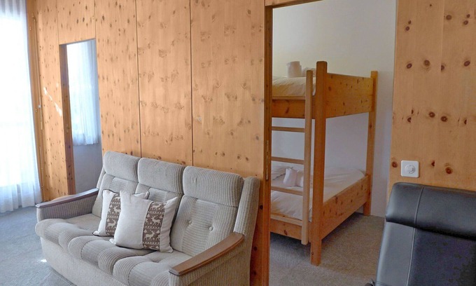 Celerina-Schlarigna Apartment | Beautiful apartment for 4 people with WIFI, TV, balcony, pets allowed and parking