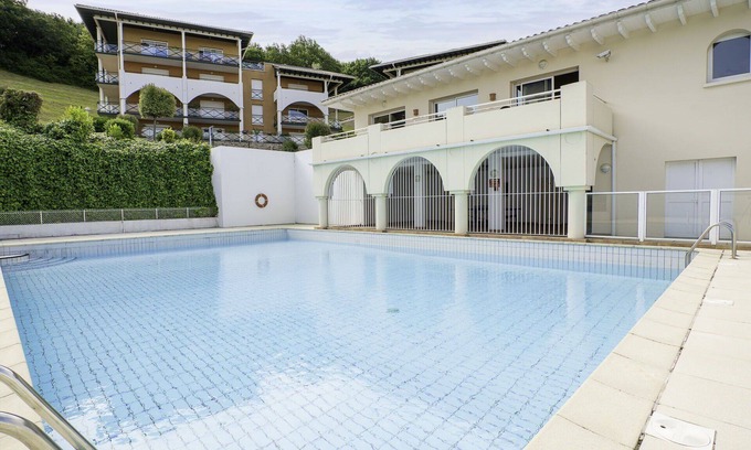 Behobie Apartment | Beautiful apartment for 4 people with WIFI, pool, TV and terrace