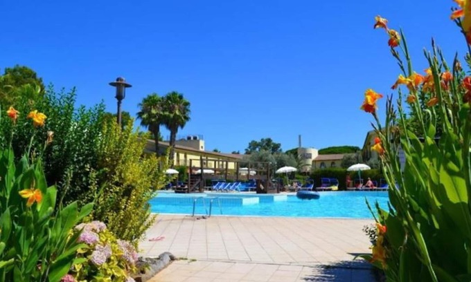 Arborea Apartment | Beautiful apartment for 4 people with WIFI, pool, A/C, TV, pets allowed and parking