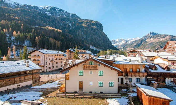 Canazei Apartment | Beautiful apartment for 6 people with WIFI, TV and terrace