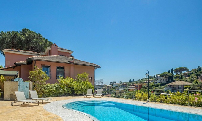 Rapallo Apartment | Beautiful apartment for 4 people with A/C, pool, TV, patio and parking