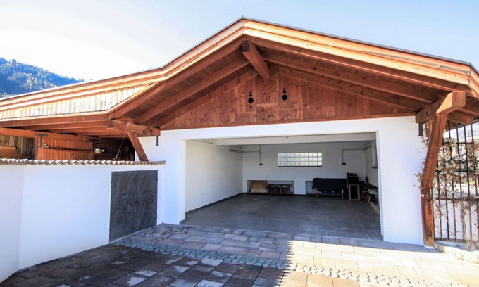 Axams Apartment | Beautiful apartment for 7 guests with WIFI, TV, balcony, pets allowed and panoramic view