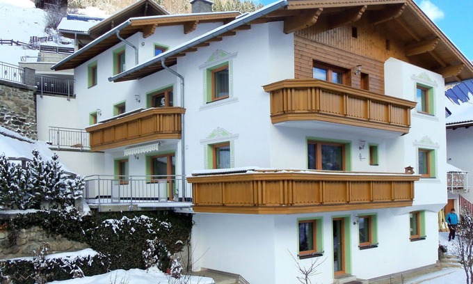 Kappl Apartment | Beautiful apartment for 11 people with WIFI, TV, patio and parking