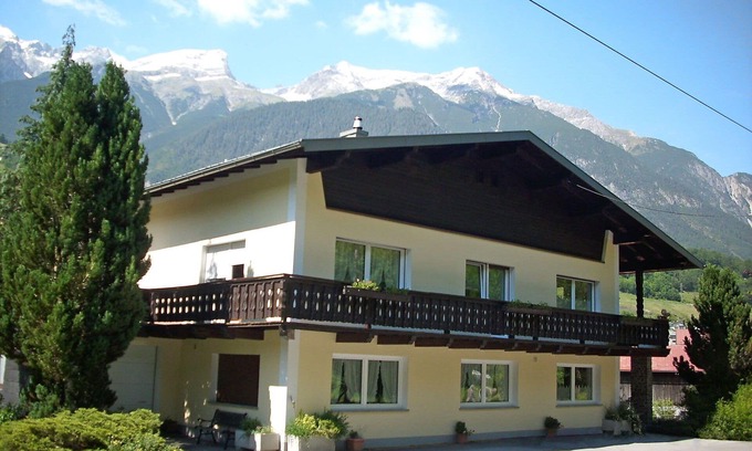 Pians Apartment | Beautiful apartment for 4 guests with WIFI, TV, patio, pets allowed, panoramic view and parking