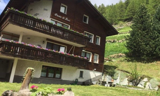 Saas Grund Apartment | Beautiful apartment for 2 people with WIFI, TV, balcony and pets allowed