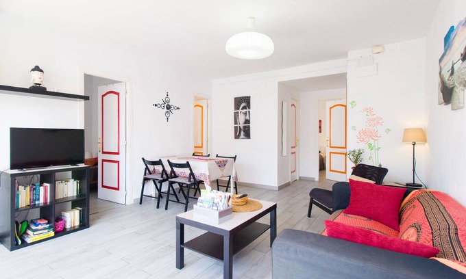 Carretera de Cadiz Apartment | Beautiful apartment for 2, beach, restaurants, shops 1 step away,