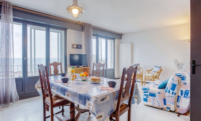 Morbihan Apartment | Beautiful apartment for 4 people with WIFI, TV, balcony, pets allowed and parking