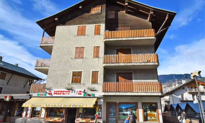 Bormio Apartment | Beautiful apartment for 3 guests with TV, terrace and pets allowed
