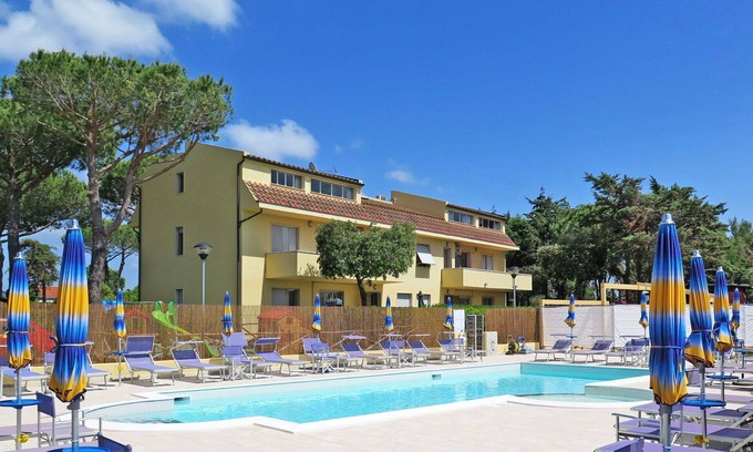 Marina di Cecina Apartment | Beautiful apartment for 6 people with pool, A/C, WIFI, TV, patio, pets allowed and parking