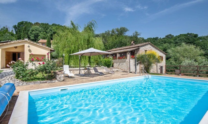 Fornole Apartment | Beautiful apartment for 5 people with WIFI, pool, A/C, TV and parking